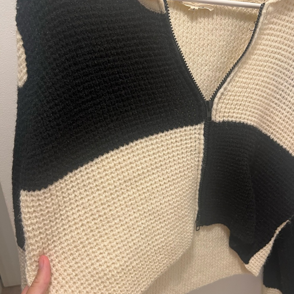 Colorblock Zip Up Sweater - Picture 3 of 4